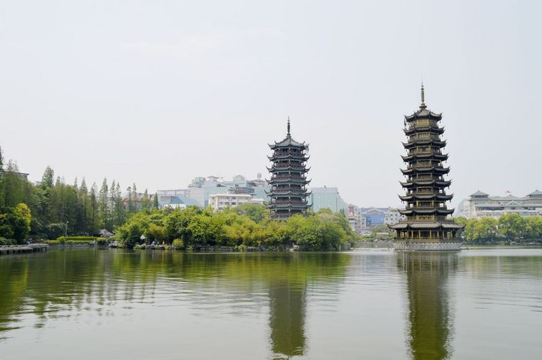 桂林日月双塔图