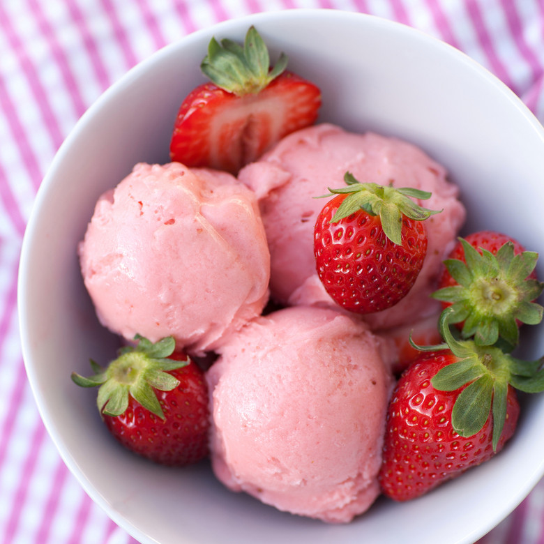 草莓冰淇淋高清摄影图片素材_模板下载(8.47mb)_其他