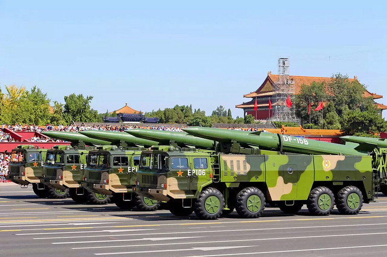 国庆阅兵二炮东风导弹部队背景图片素材模板下