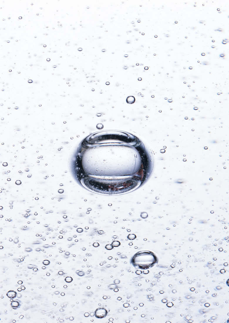 水在热锅里成水珠什么科学原理_水珠图片(2)