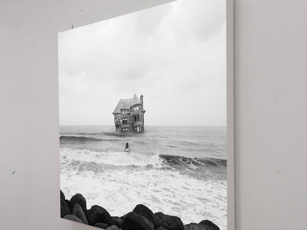 【本作品下载内容为:"北欧现代风景荒岛小屋黑白装饰画"模板,其他内容仅为参考,如需印刷成实物请先认真校稿,避免造成不必要的经济损失。】 【声明】未经权利人许可,任何人不得随意使用本网站的原创作品(含预览图),否则将按照我国著作权法的相关规定被要求承担最高达50万元人民币的赔偿责任。所有作品均是用户自行上传分享并拥有版权或使用权,仅供网友学习交流,未经上传用户授权,请勿作他用。