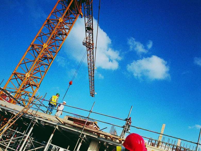 建筑工地施工现场工人作业建造高楼(图片编号