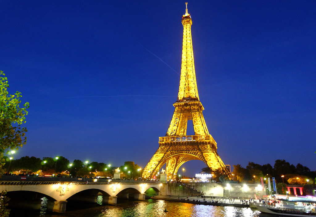 法国巴黎埃菲尔铁塔夜景高清大图