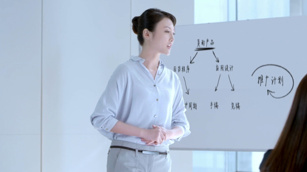 女白领科技公司开会工作场景视频素材下载