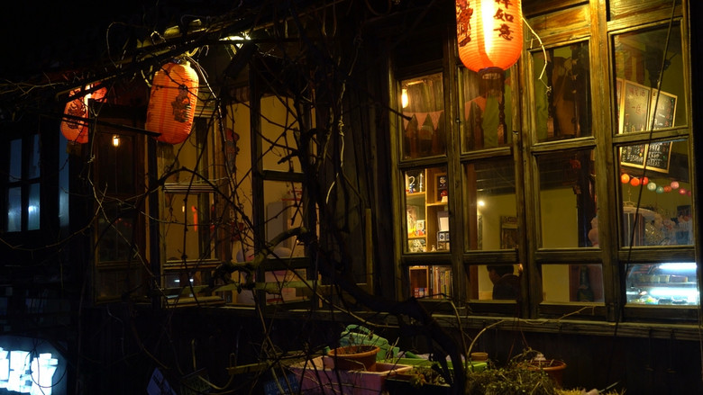 酒吧复古小资红灯笼4K夜景视频素材(图片编号