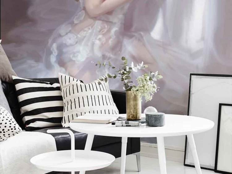 性感美女婚纱店走道背景墙