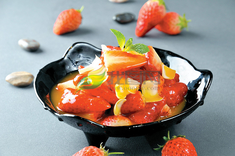 草莓果盘摄影图中华传统美食菜谱用图(图片编