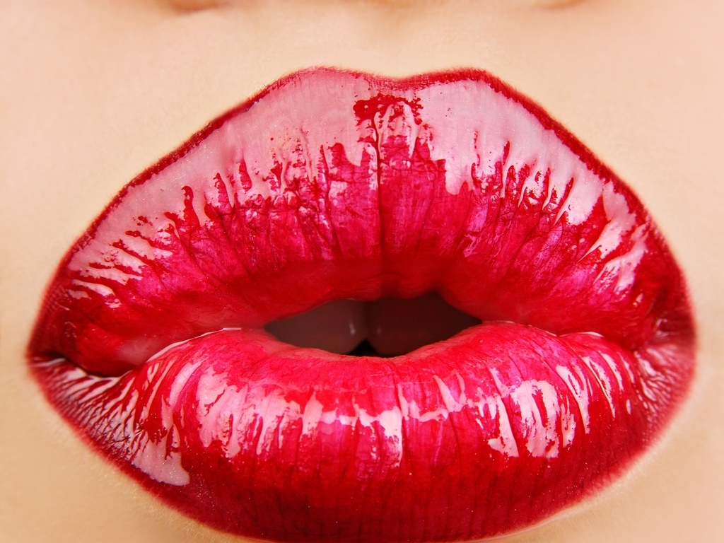 红色嘴唇露牙齿猜一成语_木猜一成语疯狂看图