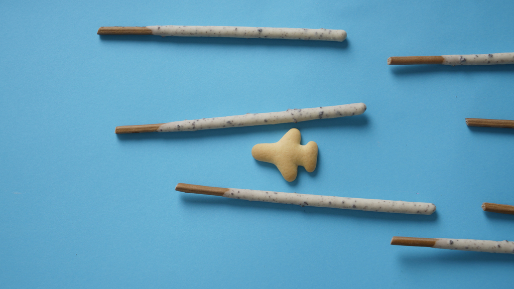 飞机零食创意定格动画4k高清实拍视频素材