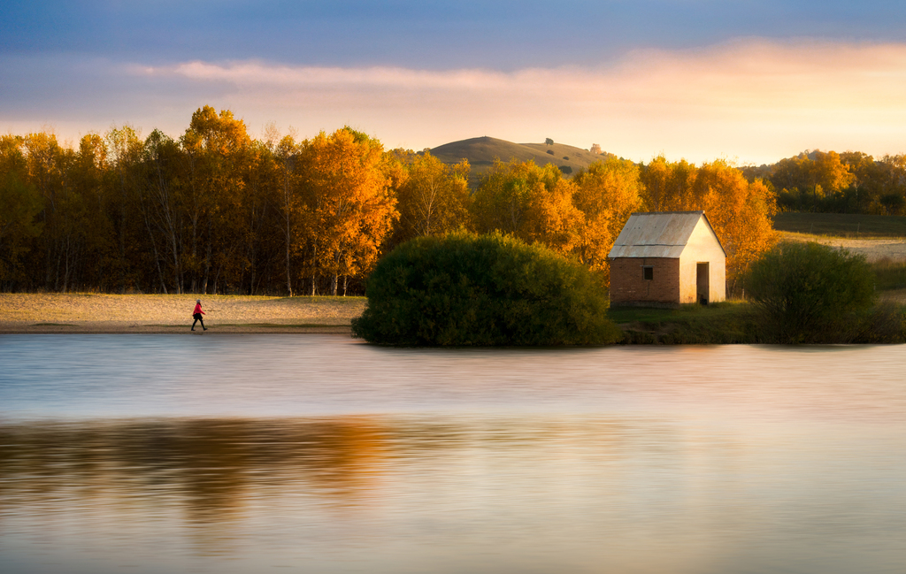 秋天小房流水伊人4k风景图片素材(图片编号:16599553)_其他_我图网