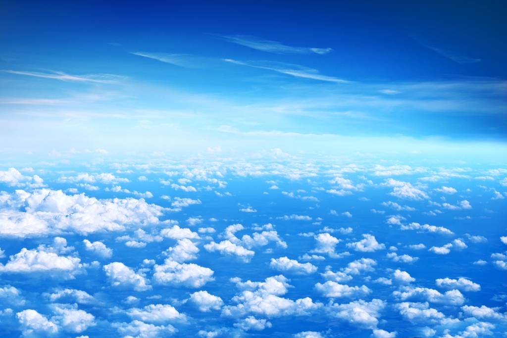 蓝色天空云朵天空背景蓝天白云风景摄影
